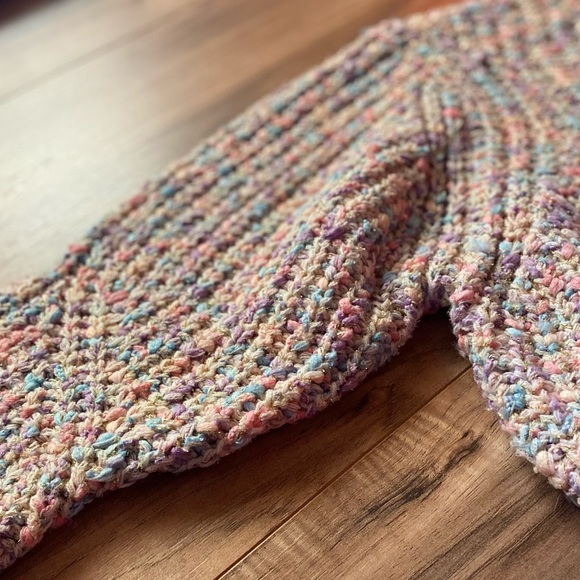 🎶Beautiful Crochet Semi-cropped Sweater - Picture 6 of 9